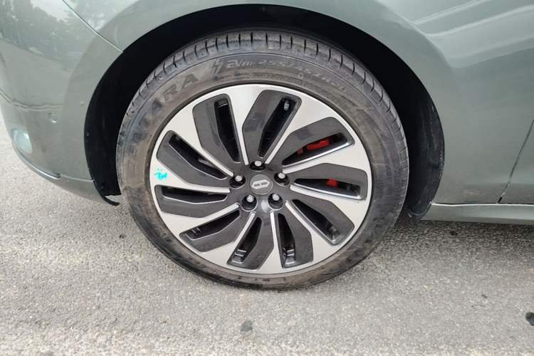 Used Hima AITO M5 2022 Range-Extended Rear-Drive Standard Version Left Front Wheel Hub