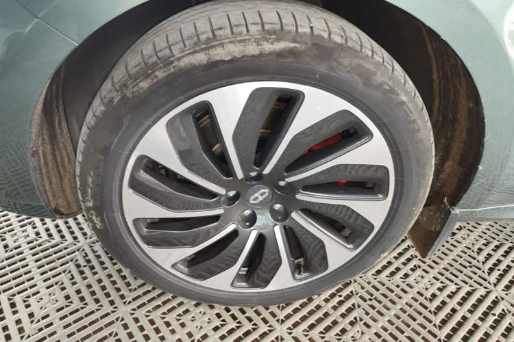 Used Hima AITO M5 2022 Extended-Range Four-Wheel Drive Performance Version Left Front Wheel Hub