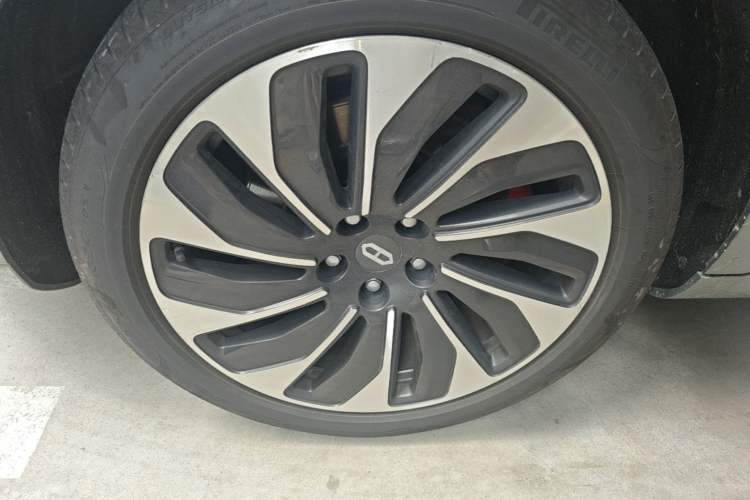 Used Hima AITO M5 2022 Extended-Range Four-Wheel Drive Performance Version Left Front Wheel Hub