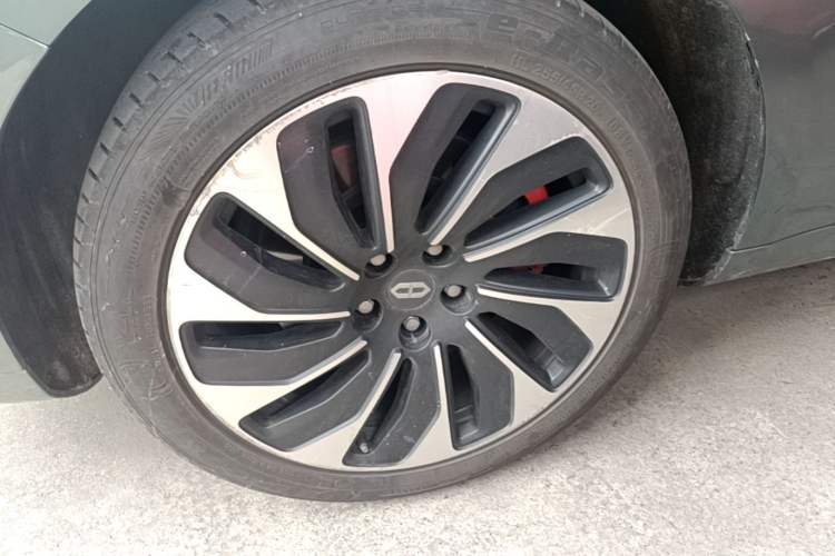 Used Hima AITO M5 2022 Range-Extended Rear-Drive Standard Version Left Front Wheel Hub