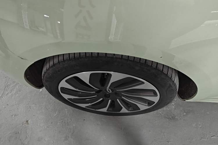 Used Hima AITO M5 2022 Extended-Range Four-Wheel Drive Ultimate Edition Left Front Wheel Hub