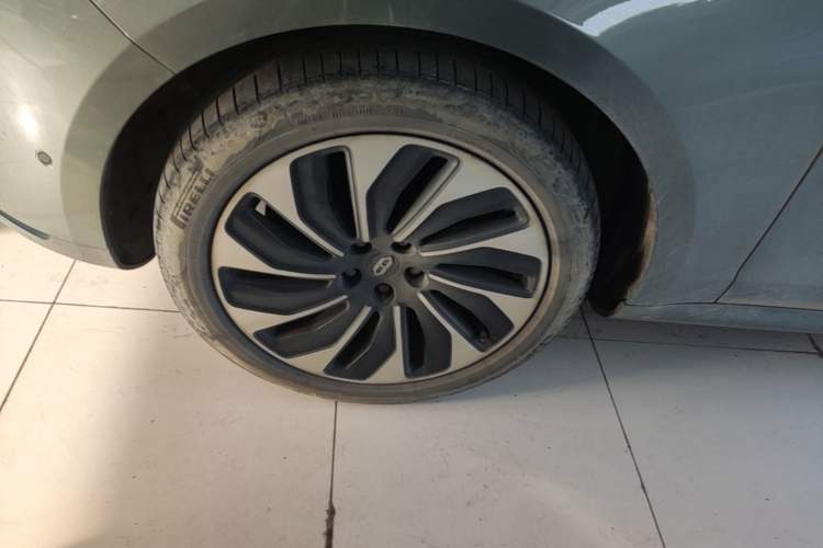 Used Hima AITO M5 2022 Extended-Range Four-Wheel Drive Performance Version Left Front Wheel Hub