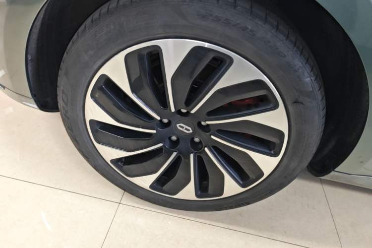 Used Hima AITO M5 2022 Extended-Range Four-Wheel Drive Ultimate Edition Left Front Wheel Hub