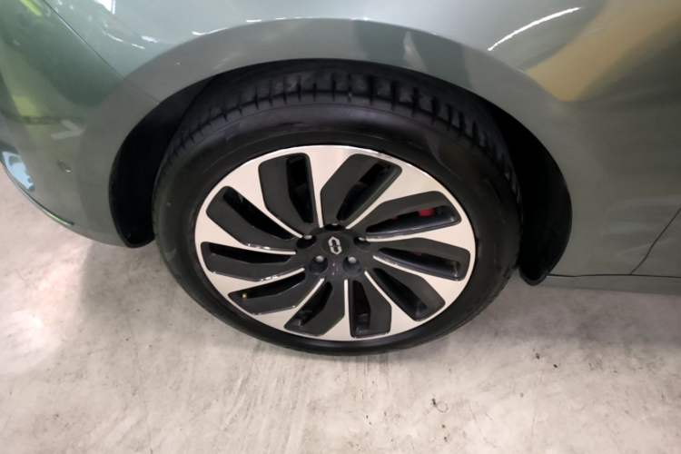 Used Hima AITO M5 2022 Range-Extended Rear-Drive Standard Version Left Front Wheel Hub