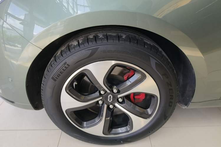 Used Hima AITO M5 2022 Range-Extended Rear-Drive Standard Version Left Front Wheel Hub