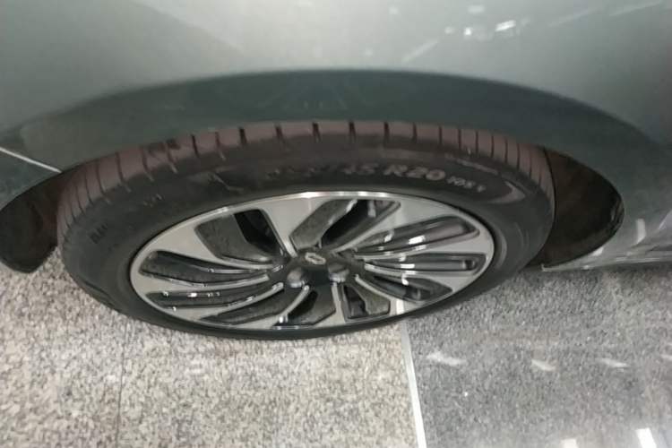 Used Hima AITO M5 2022 Extended-Range Four-Wheel Drive Performance Version Left Front Wheel Hub