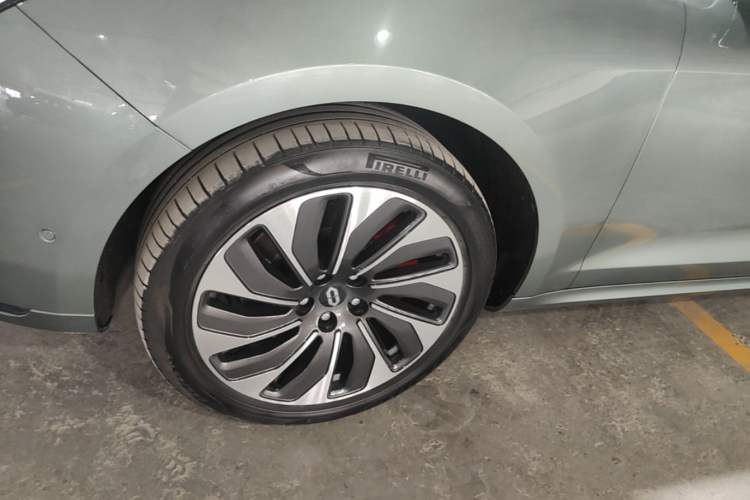 Used Hima AITO M5 2022 Extended-Range Four-Wheel Drive Flagship Edition Left Front Wheel Hub