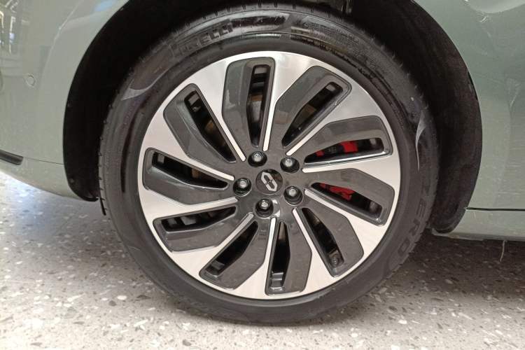 Used Hima AITO M5 2022 Range-Extended Rear-Drive Standard Version Left Front Wheel Hub
