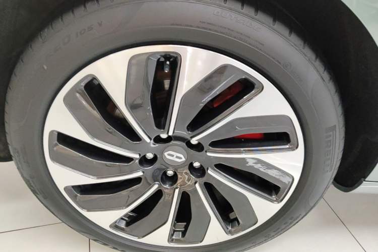 Used Hima AITO M5 2022 Range-Extended Rear-Drive Standard Version Left Front Wheel Hub