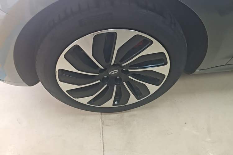 Used Hima AITO M5 2022 Extended-Range Four-Wheel Drive Performance Version Left Front Wheel Hub