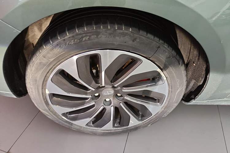 Used Hima AITO M5 2022 Extended-Range Four-Wheel Drive Performance Version Left Front Wheel Hub