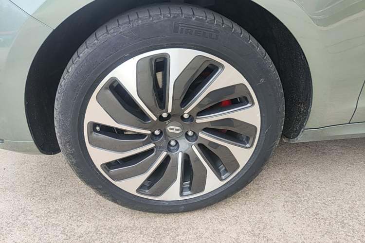 Used Hima AITO M5 2022 Extended-Range Four-Wheel Drive Performance Version Left Front Wheel Hub