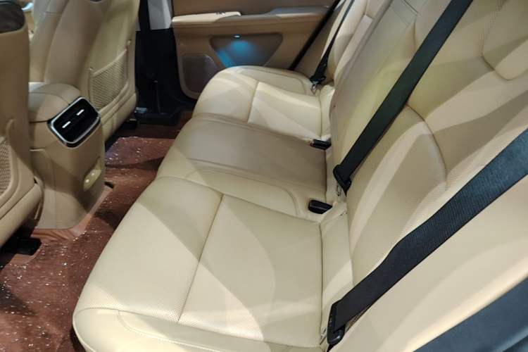 Used Hima AITO M5 2022 Extended-Range Four-Wheel Drive Performance Version Left Rear Seat