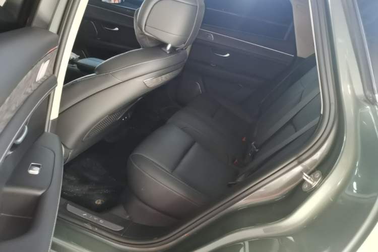 Used Hima AITO M5 2022 Extended-Range Four-Wheel Drive Performance Version Left Rear Seat