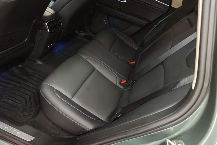 Used Hima AITO M5 2022 Extended-Range Four-Wheel Drive Performance Version Left Rear Seat