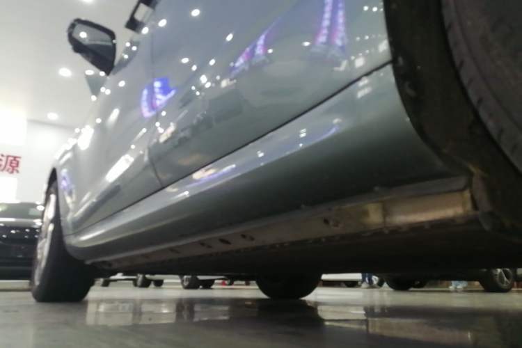 Used Hima AITO M5 2022 Pure Electric Rear-Drive Standard Edition Left Side Sill