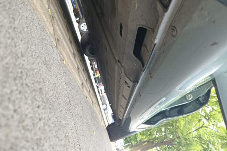 Used Hima AITO M5 2022 Extended-Range Four-Wheel Drive Ultimate Edition Left Side Sill