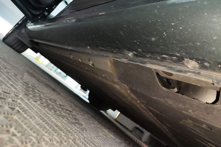 Used Hima AITO M5 2022 Extended-Range Four-Wheel Drive Performance Version Left Side Sill