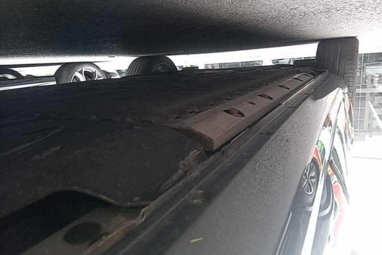 Used Hima AITO M5 2022 Extended-Range Four-Wheel Drive Flagship Edition Left Side Sill