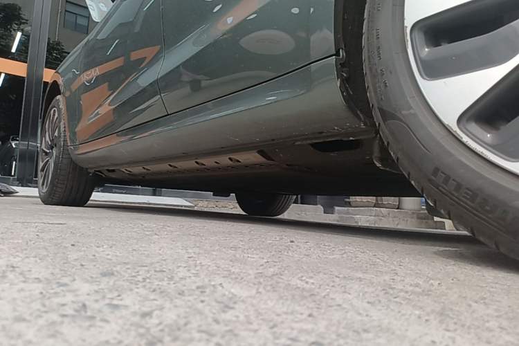 Used Hima AITO M5 2022 Pure Electric All-Wheel-Drive Performance Edition Left Side Sill