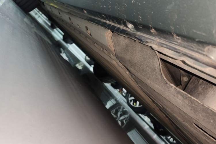 Used Hima AITO M5 2022 Extended-Range Four-Wheel Drive Ultimate Edition Left Side Sill