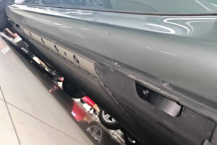 Used Hima AITO M5 2022 Extended-Range Four-Wheel Drive Ultimate Edition Left Side Sill