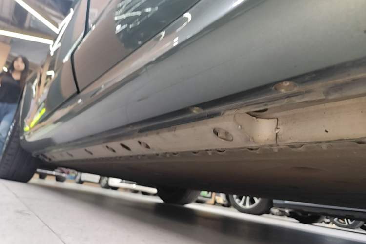 Used Hima AITO M5 2022 Pure Electric All-Wheel-Drive Performance Edition Left Side Sill