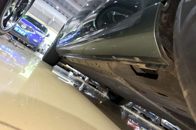 Used Hima AITO M5 2022 Extended-Range Four-Wheel Drive Performance Version Left Side Sill