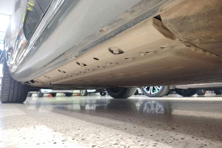 Used Hima AITO M5 2022 Extended-Range Four-Wheel Drive Performance Version Left Side Sill
