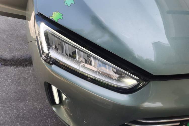 Used Hima AITO M5 2022 Extended-Range Four-Wheel Drive Performance Version Right Front Headlight
