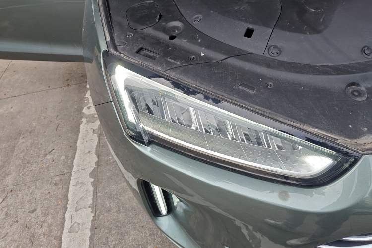 Used Hima AITO M5 2022 Extended-Range Four-Wheel Drive Performance Version Right Front Headlight