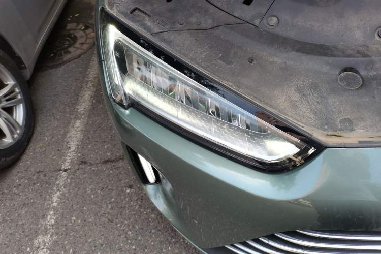 Used Hima AITO M5 2022 Extended-Range Four-Wheel Drive Performance Version Right Front Headlight
