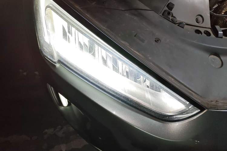 Used Hima AITO M5 2022 Extended-Range Four-Wheel Drive Performance Version Right Front Headlight