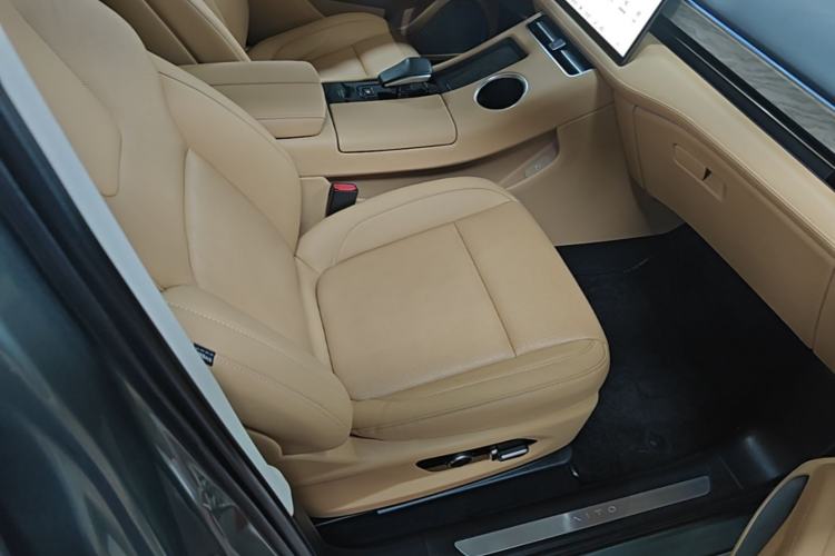 Used Hima AITO M5 2022 Extended-Range Four-Wheel Drive Performance Version Right Front Seat