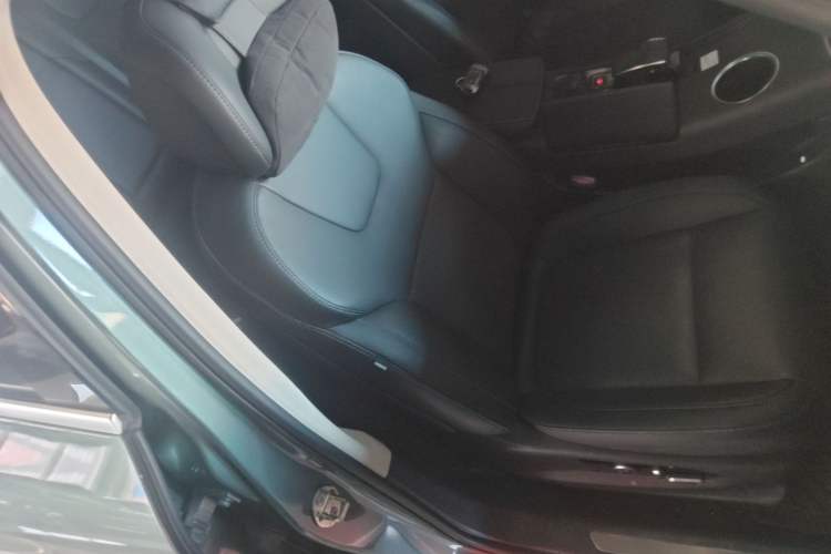 Used Hima AITO M5 2022 Extended-Range Four-Wheel Drive Ultimate Edition Right Front Seat