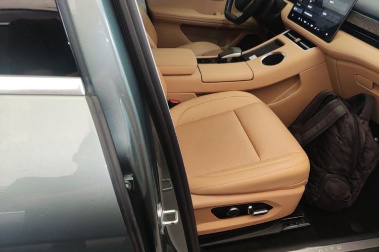 Used Hima AITO M5 2022 Extended-Range Four-Wheel Drive Ultimate Edition Right Front Seat