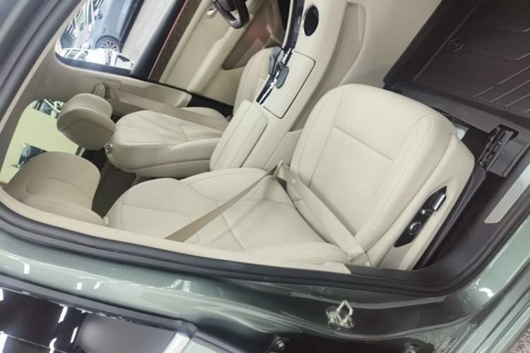 Used Hima AITO M5 2022 Extended-Range Four-Wheel Drive Performance Version Right Front Seat