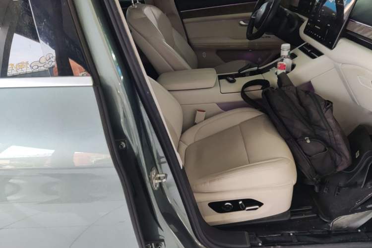 Used Hima AITO M5 2022 Extended-Range Four-Wheel Drive Performance Version Right Front Seat