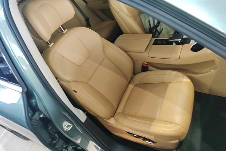 Used Hima AITO M5 2022 Range-Extended Rear-Drive Standard Version Right Front Seat
