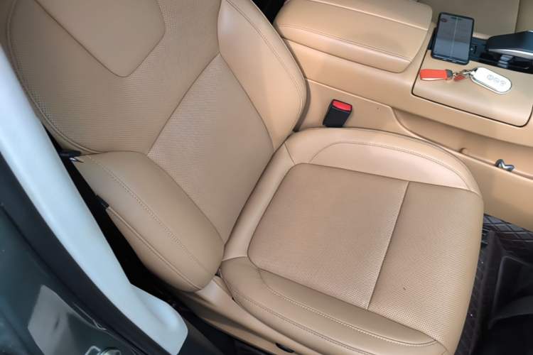 Used Hima AITO M5 2022 Extended-Range Four-Wheel Drive Ultimate Edition Right Front Seat