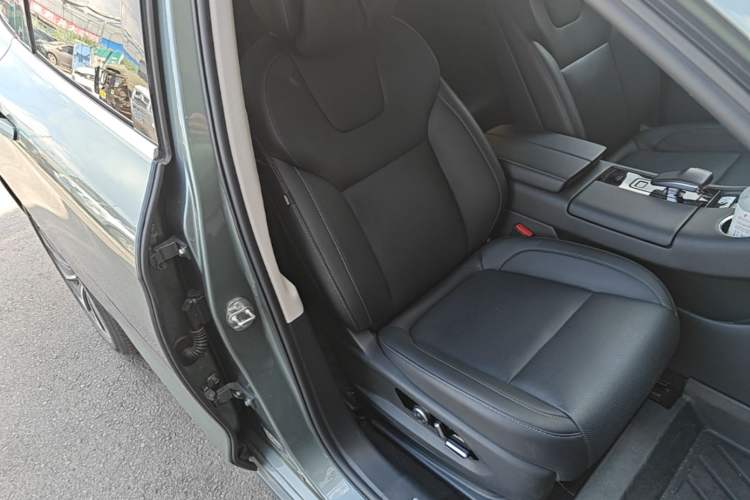 Used Hima AITO M5 2022 Extended-Range Four-Wheel Drive Ultimate Edition Right Front Seat