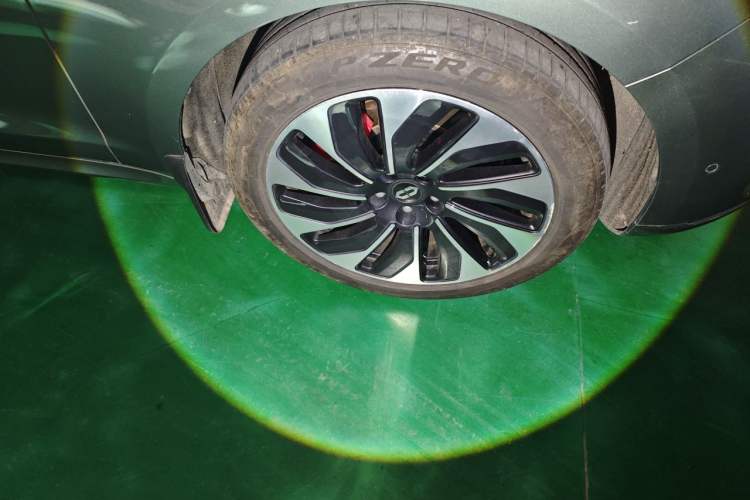 Used Hima AITO M5 2022 Range-Extended Rear-Drive Standard Version Right Front Wheel Hub
