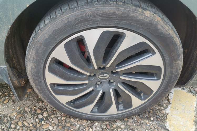 Used Hima AITO M5 2022 Extended-Range Four-Wheel Drive Ultimate Edition Right Front Wheel Hub