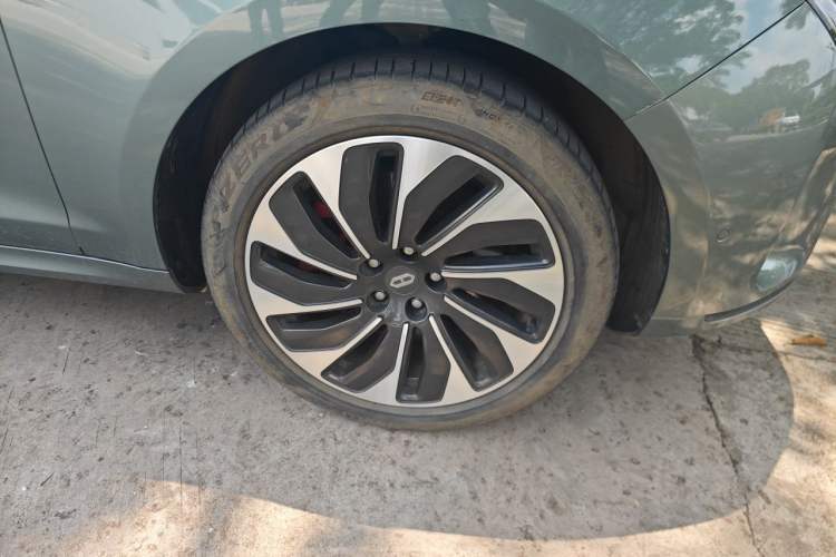 Used Hima AITO M5 2022 Range-Extended Rear-Drive Standard Version Right Front Wheel Hub