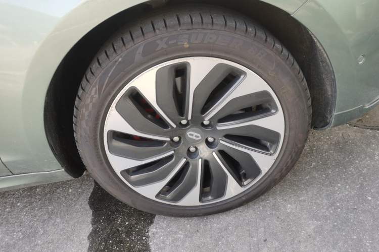 Used Hima AITO M5 2022 Extended-Range Four-Wheel Drive Performance Version Right Front Wheel Hub