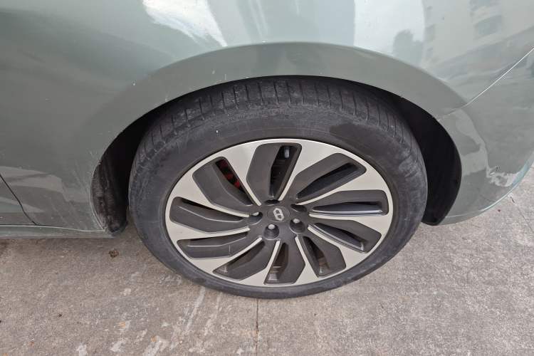 Used Hima AITO M5 2022 Extended-Range Four-Wheel Drive Performance Version Right Front Wheel Hub