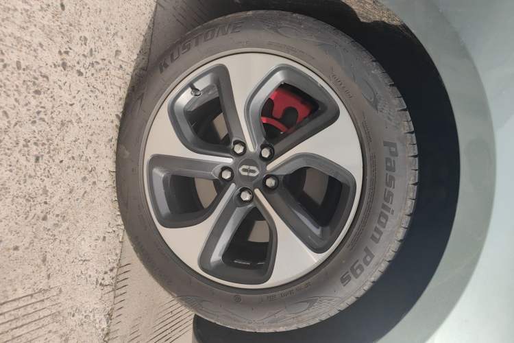 Used Hima AITO M5 2022 Range-Extended Rear-Drive Standard Version Right Front Wheel Hub