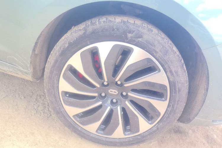 Used Hima AITO M5 2022 Extended-Range Four-Wheel Drive Ultimate Edition Right Front Wheel Hub