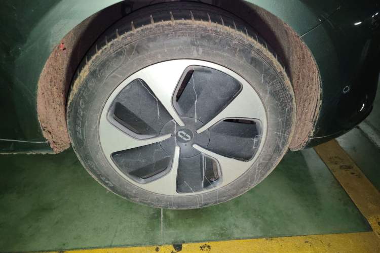 Used Hima AITO M5 2022 Pure Electric Rear-Drive Standard Edition Right Front Wheel Hub