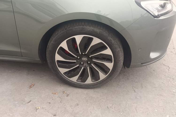 Used Hima AITO M5 2022 Extended-Range Four-Wheel Drive Ultimate Edition Right Front Wheel Hub
